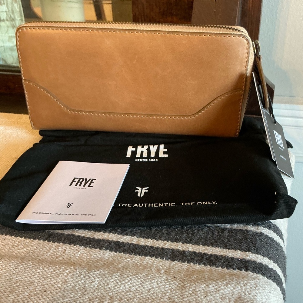 NWT Frye Leather Melissa Zip Around Wallet Beige Brown Retail $158 - Picture 2 of 13